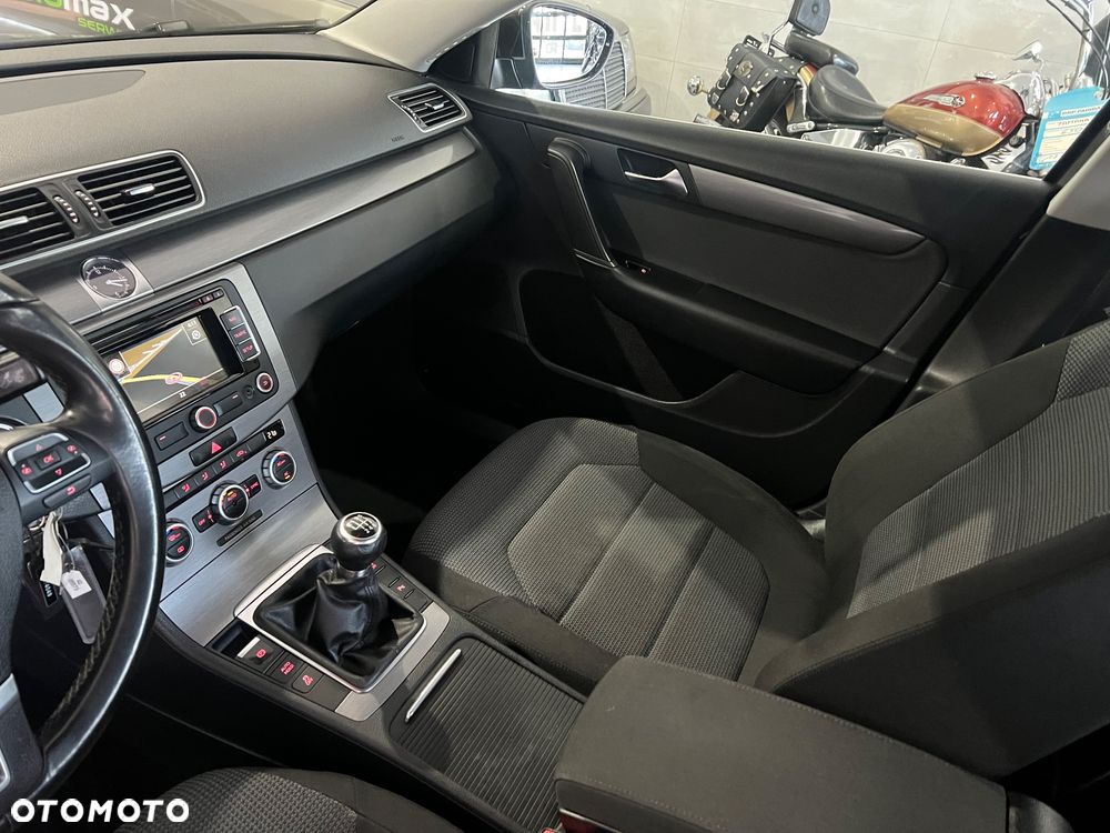 Volkswagen Passat 1.6 TDI (BlueMotion Technology) Comfortline - 14