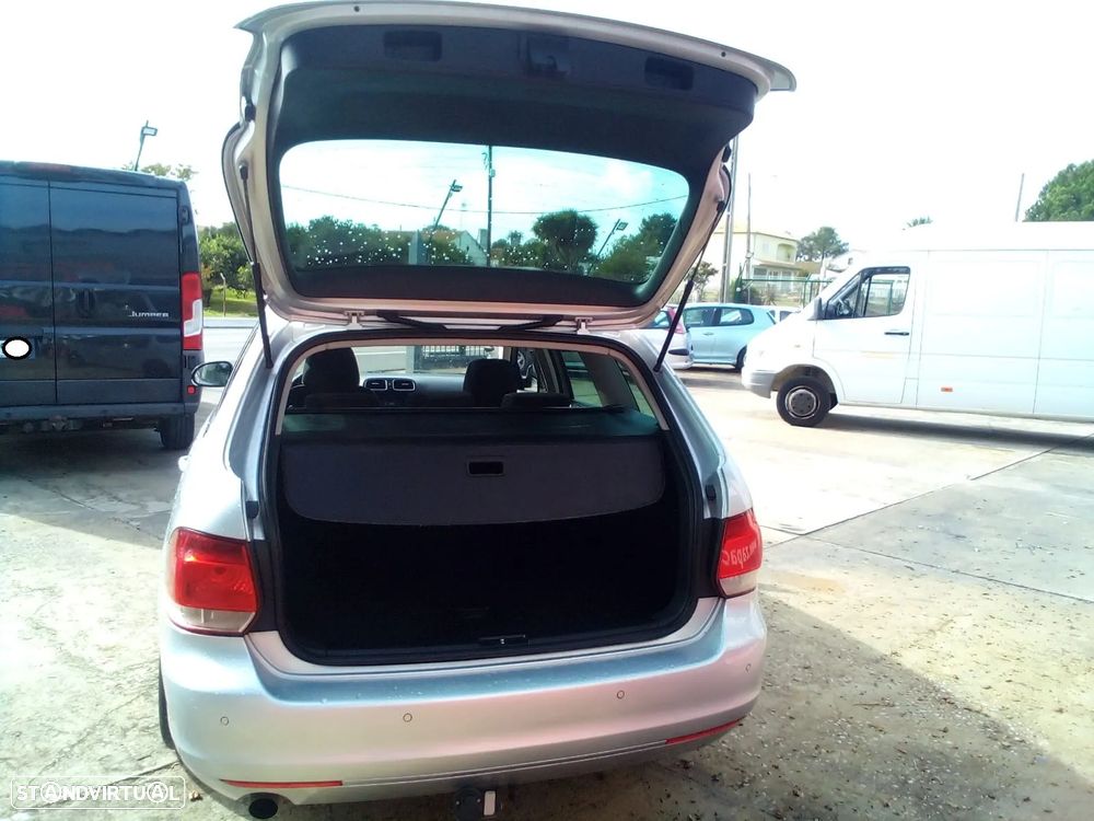 VW Golf Variant 1.6 TDi DPF DSG MATCH - 13