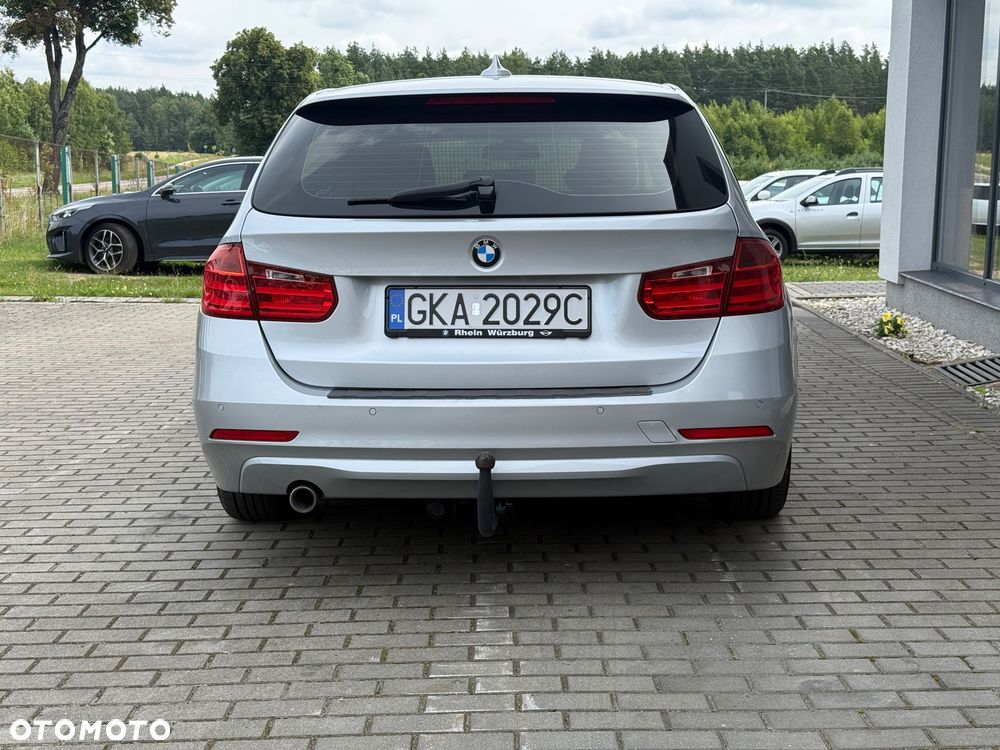 BMW Seria 3 318d Sport Line - 12