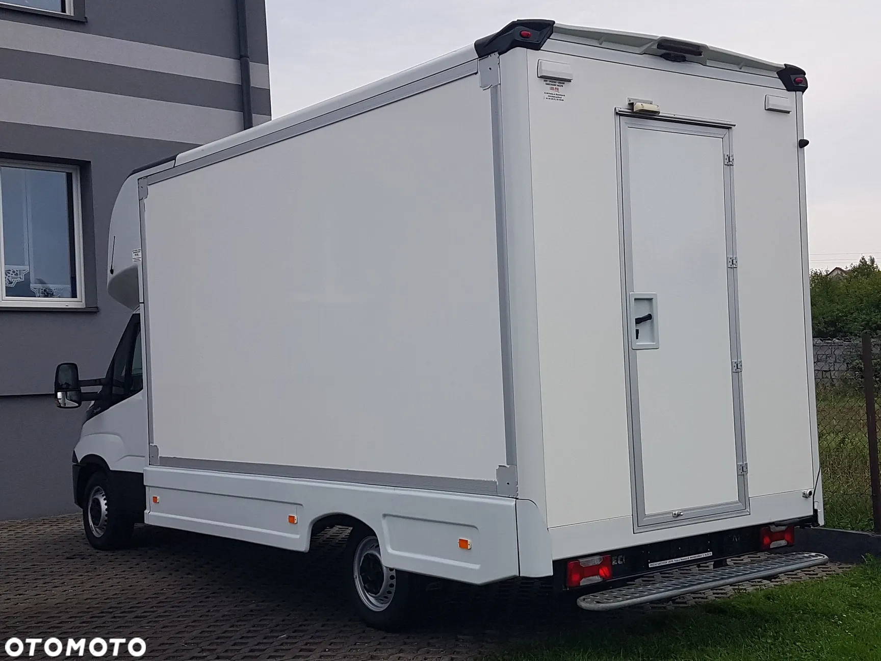 Iveco DAILY KONTENER NISKOPODŁOGOWY 4,31x2,24x2,43 FOODTRUCK SKLEP KAMPER KLIMA BAR KONIOWÓZ - 3