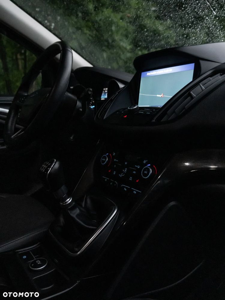 Ford Kuga 2.0 TDCi 4x4 Titanium - 26