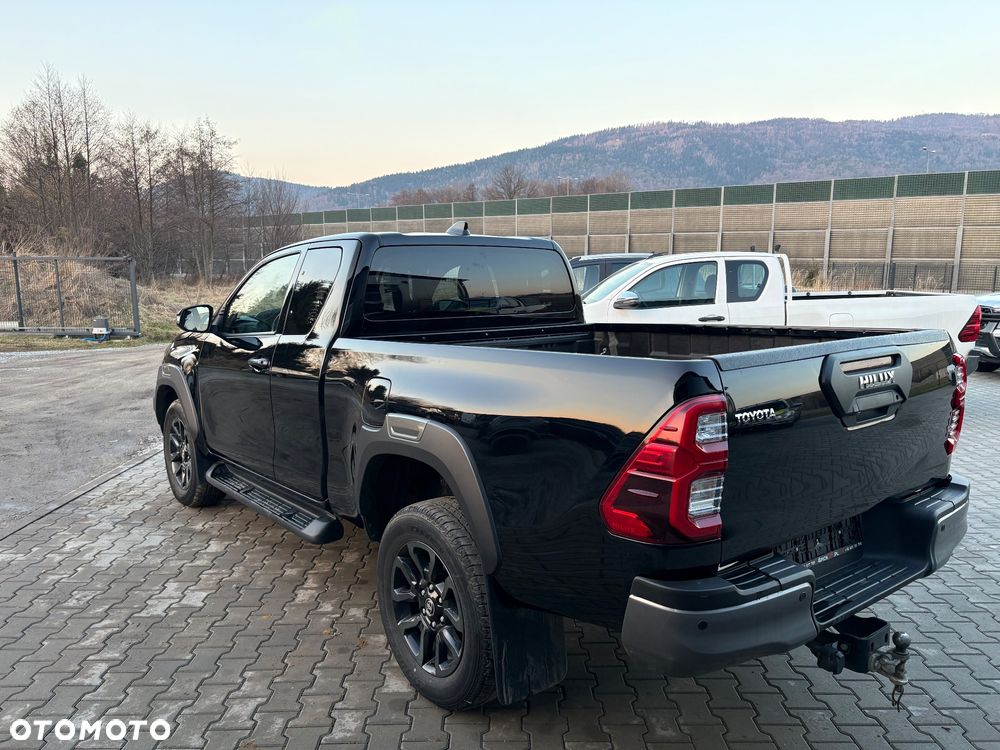 Toyota Hilux - 4
