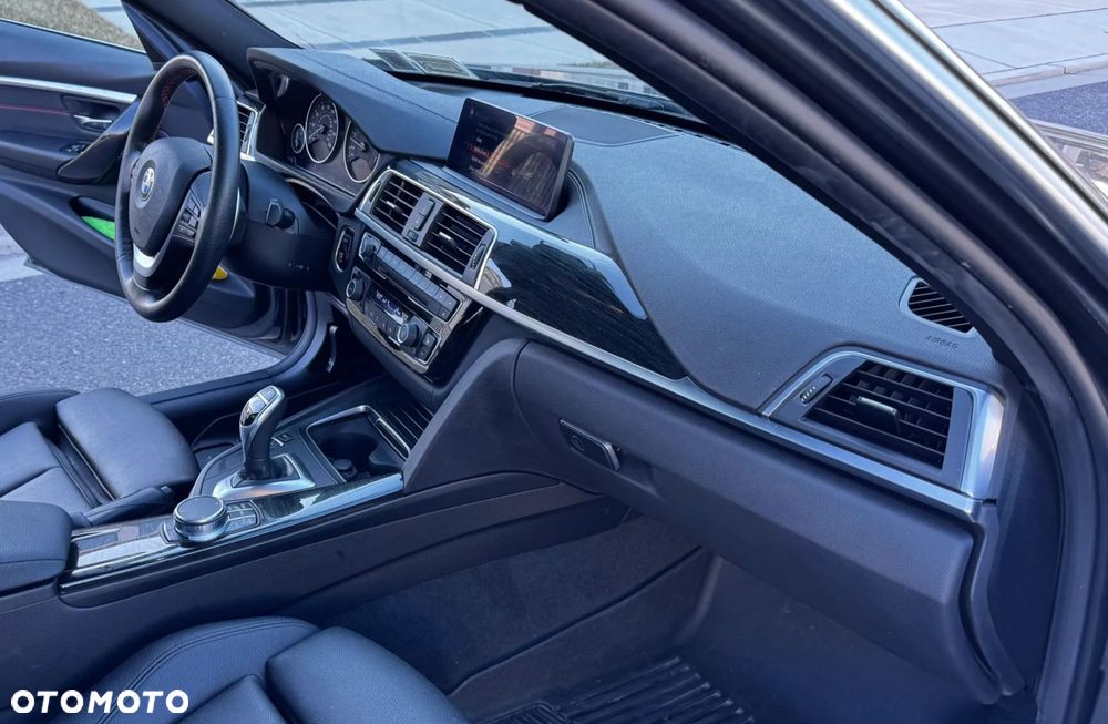 BMW Seria 3 330i xDrive Edition Luxury Line Purity - 25