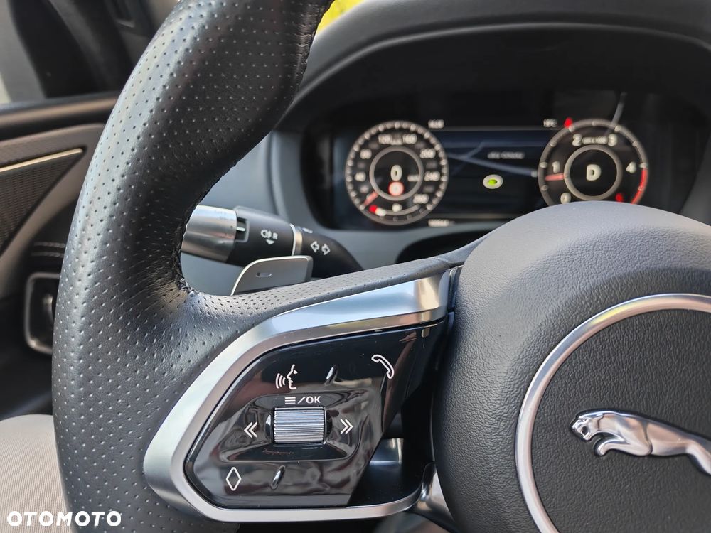 Jaguar XE 2.0 D180 AWD R-Dynamic SE - 29