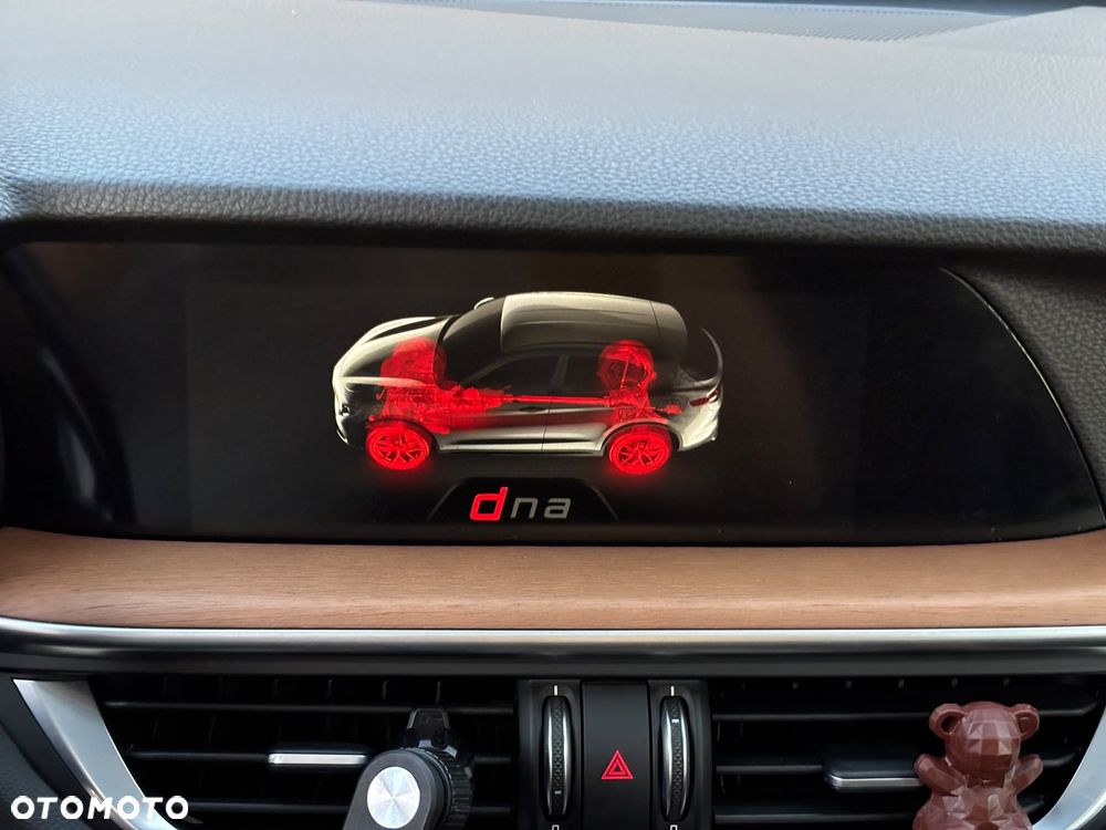 Alfa Romeo Stelvio 2.0 Turbo 16V AT8-Q4 First Edition - 25