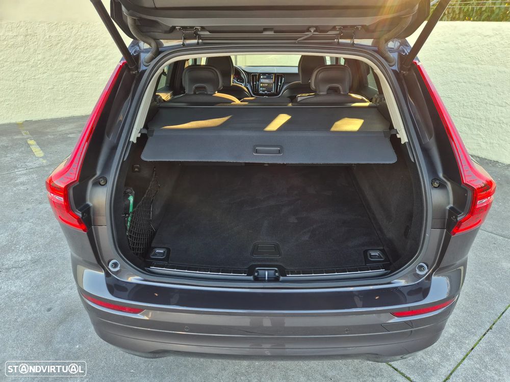 Volvo XC 60 2.0 B4 Momentum Plus - 34