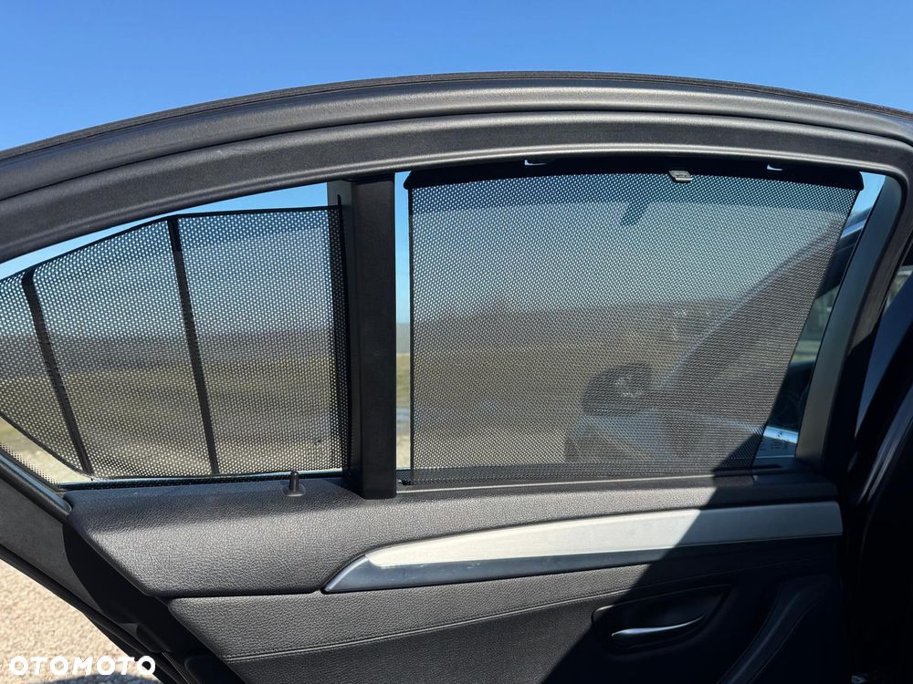BMW Seria 5 530d xDrive - 16