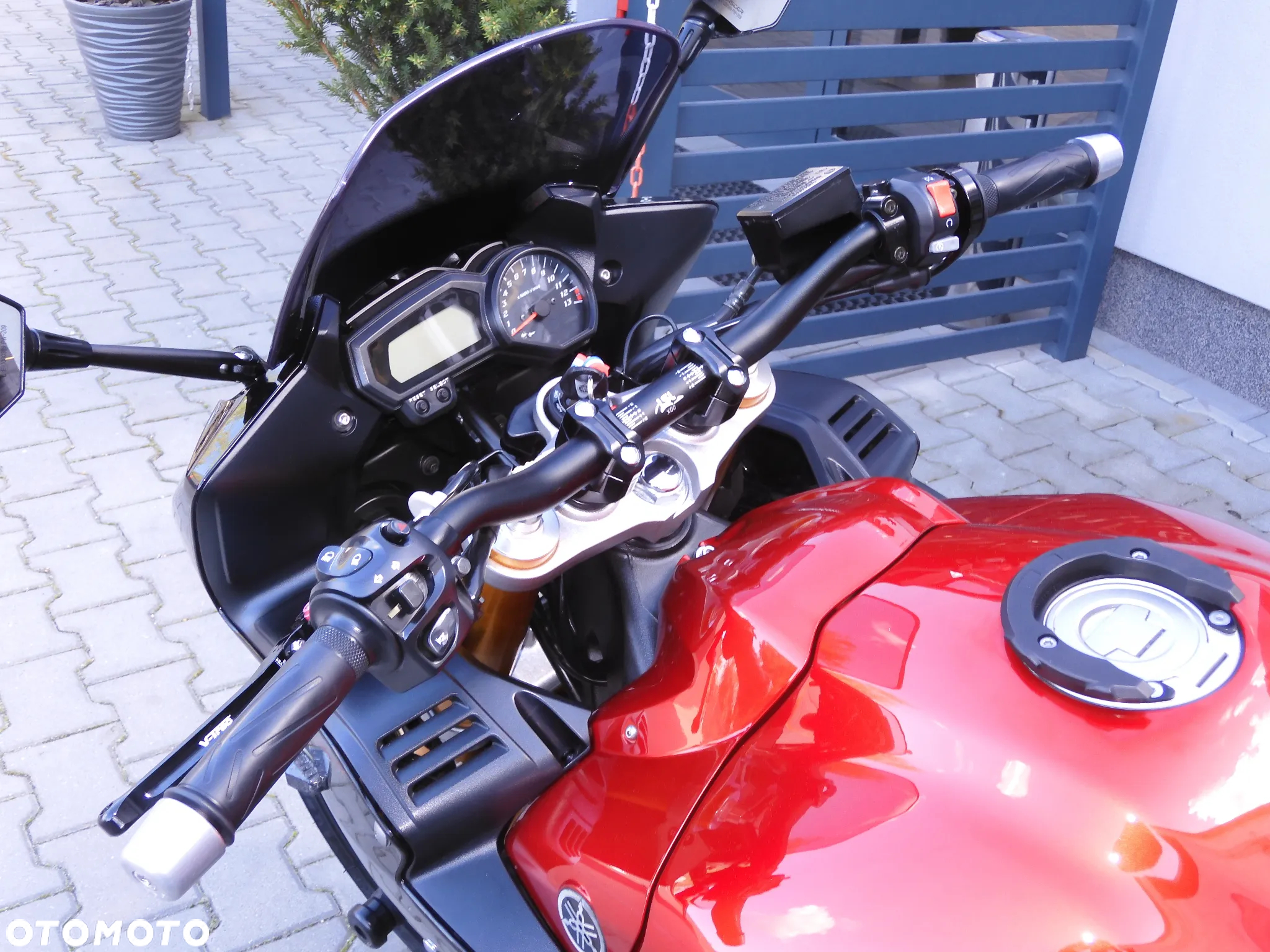 Yamaha FZ - 28