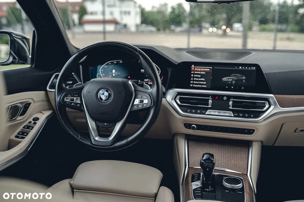 BMW Seria 3 330i xDrive Sport Line - 19