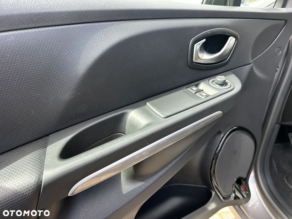 Renault Clio 1.2 16V Limited EU6 - 14