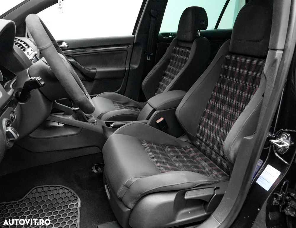 Volkswagen Golf 2.0 FSI GTI - 14