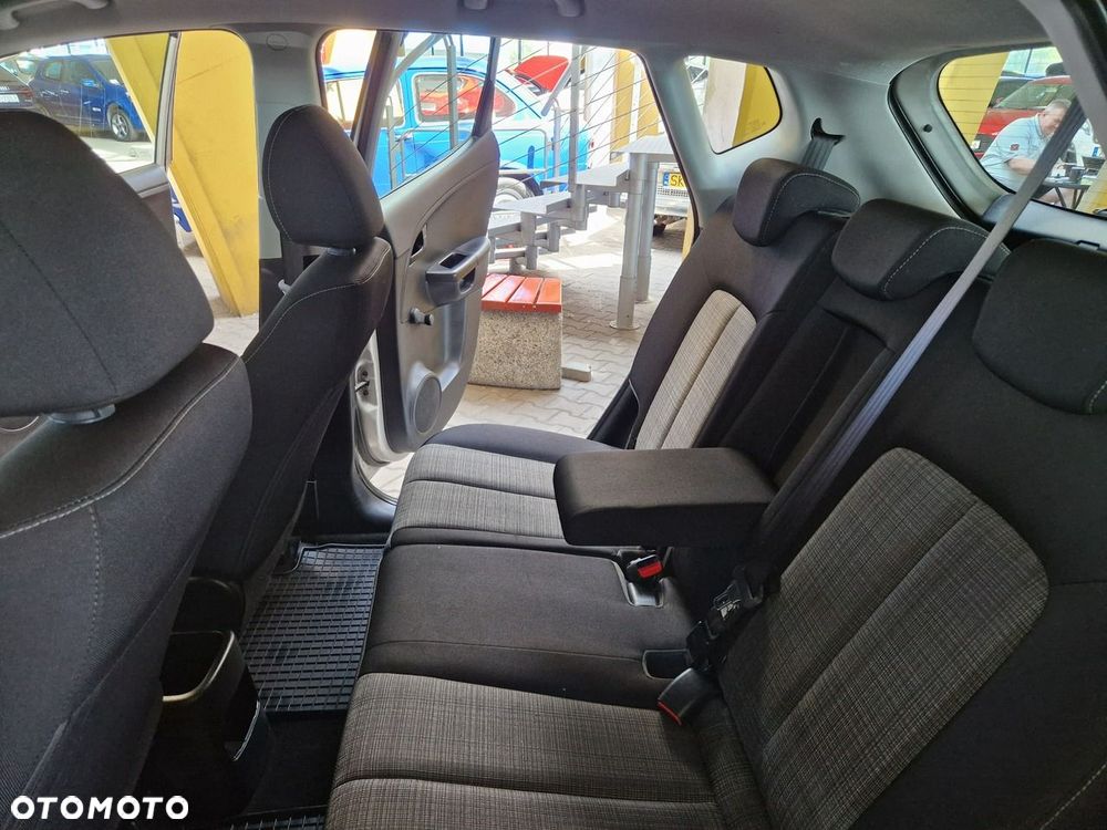 Kia Venga - 17