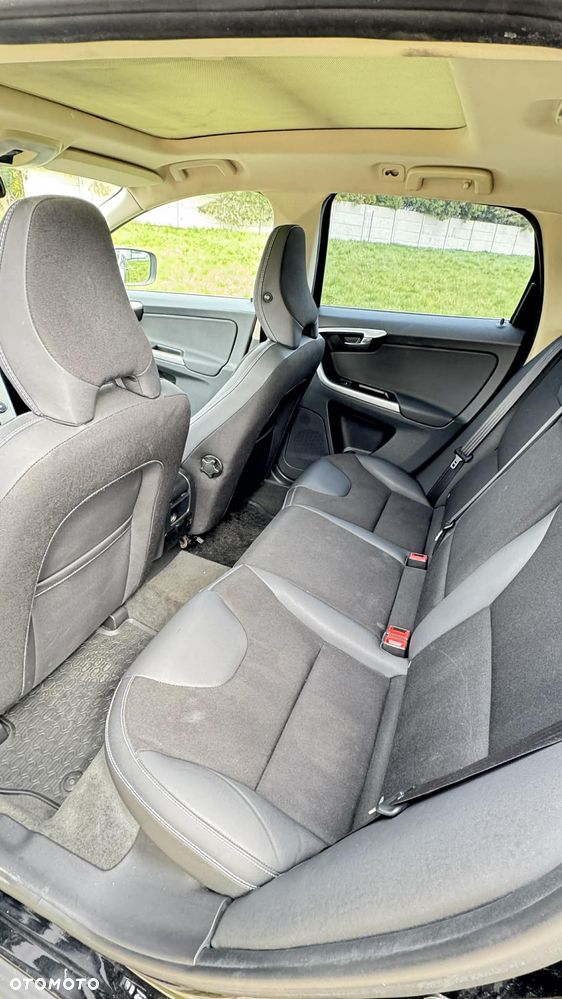 Volvo XC 60 DRIVe R Design - 11