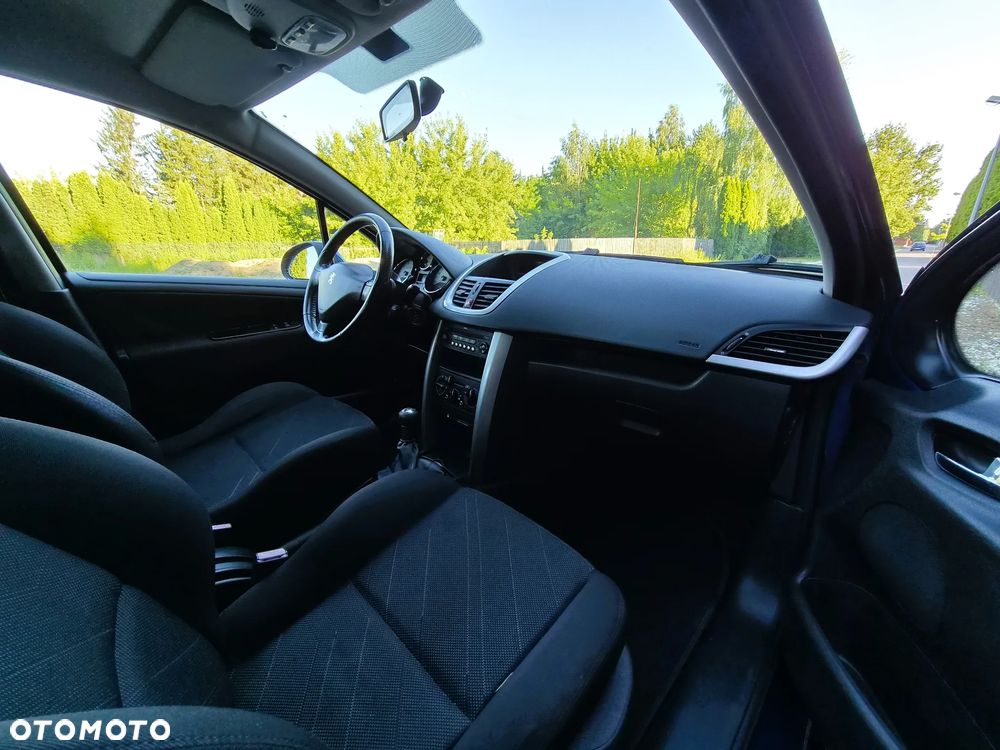 Peugeot 207 - 6