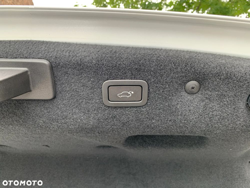 Jaguar XF 2.0 P250 R-Dynamic SE - 24