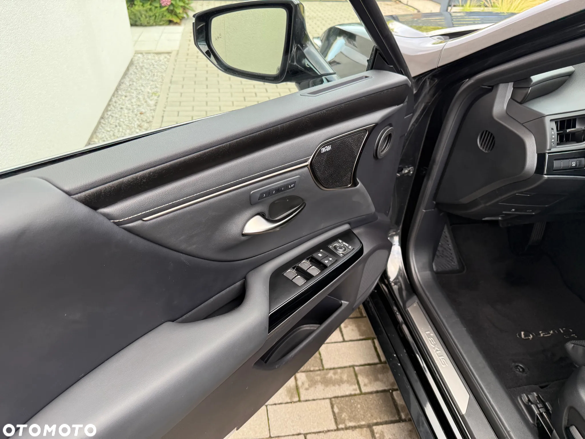 Lexus ES 300h Prestige - 16