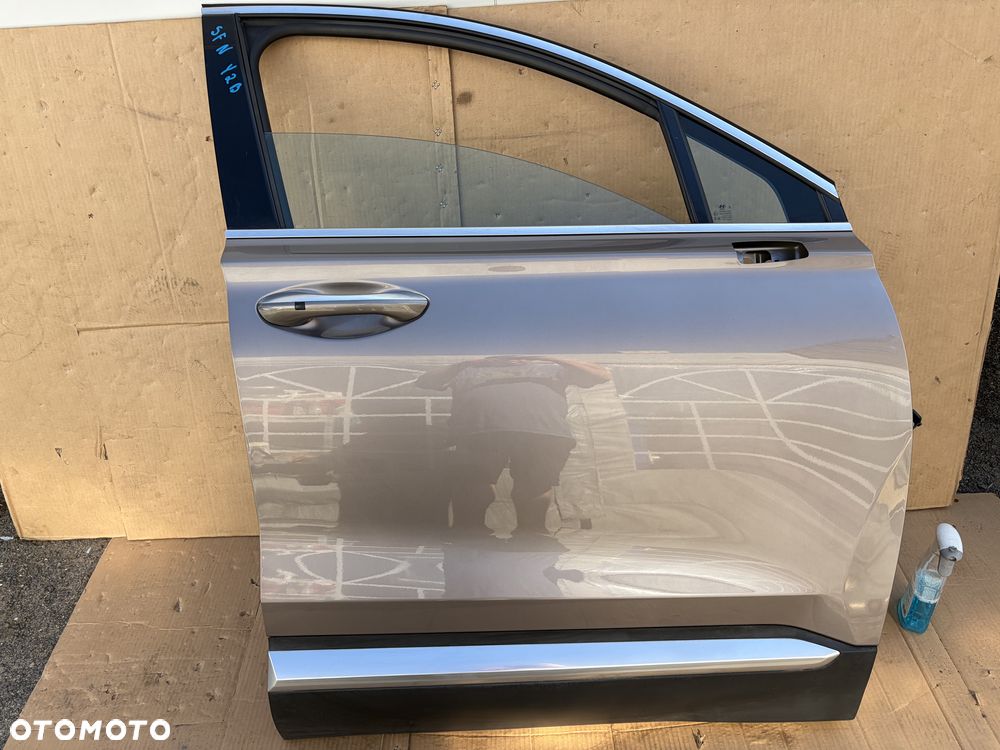 Drzwi prawe przód Hyundai Santa fe IV 18+ kolor.Y2B kompletne z szybą