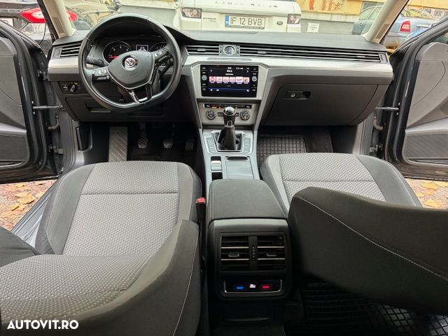 Volkswagen Passat 1.6 TDI Comfortline - 21