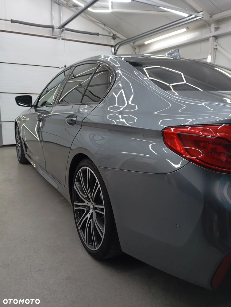BMW Seria 5 M550i xDrive - 18