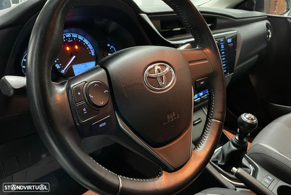 Toyota Auris 1.4 D-4D Exclusive - 29