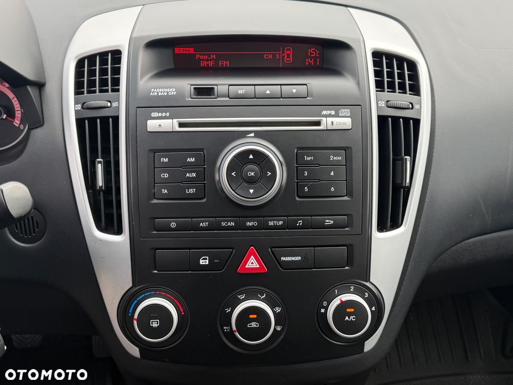 Kia Ceed - 16
