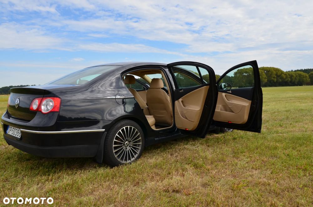 Volkswagen Passat 2.0 TDI DPF Highline - 25