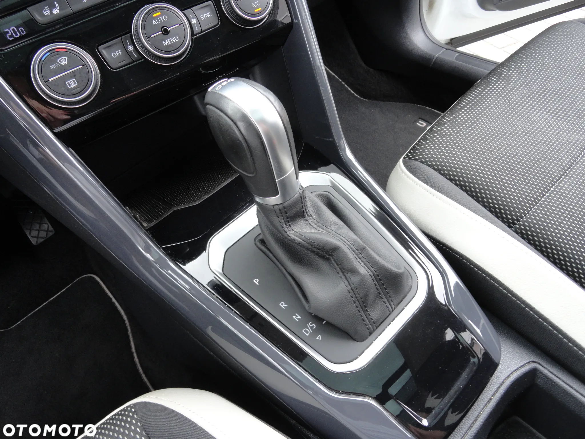 Volkswagen T-Roc 1.5 TSI ACT OPF DSG Sport - 17