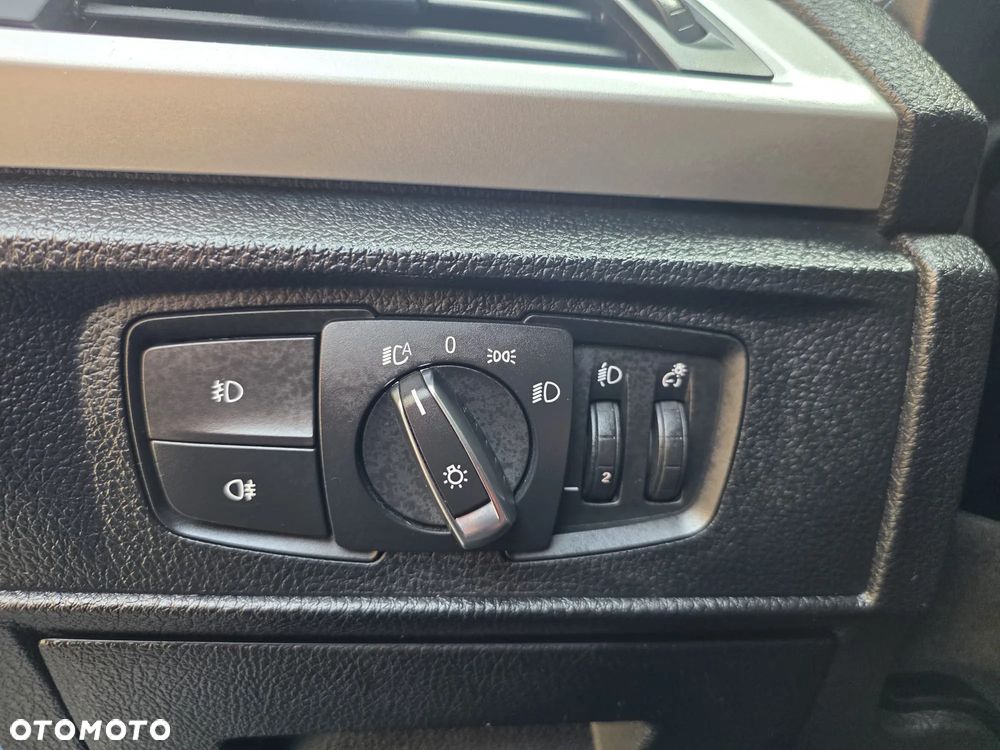 BMW Seria 1 116i - 25