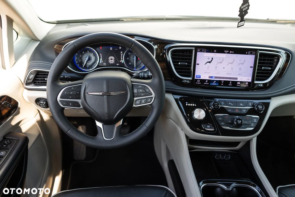 Chrysler Pacifica - 30