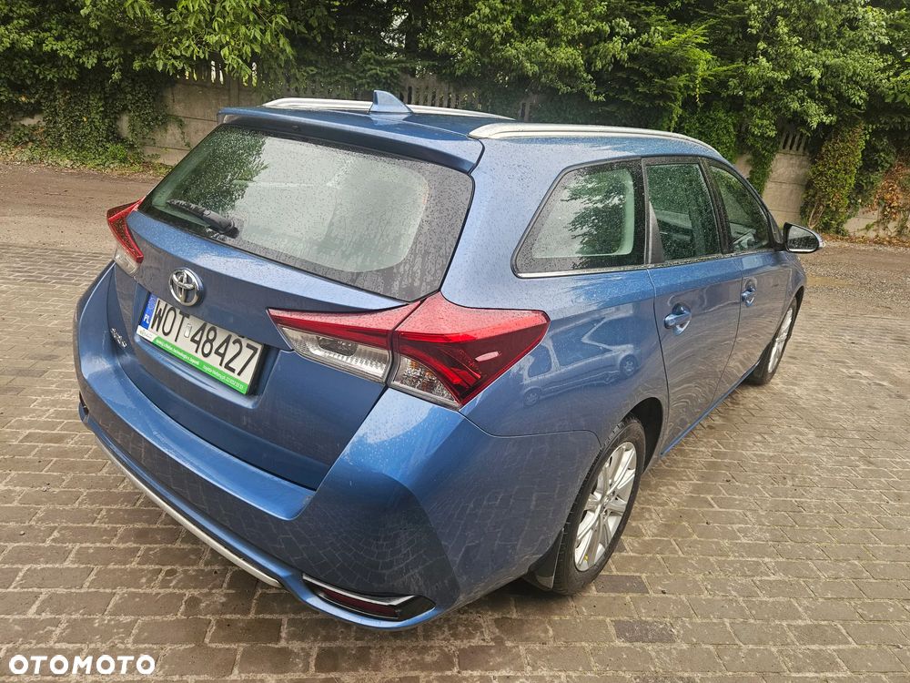 Toyota Auris 1.6 Premium MS - 11