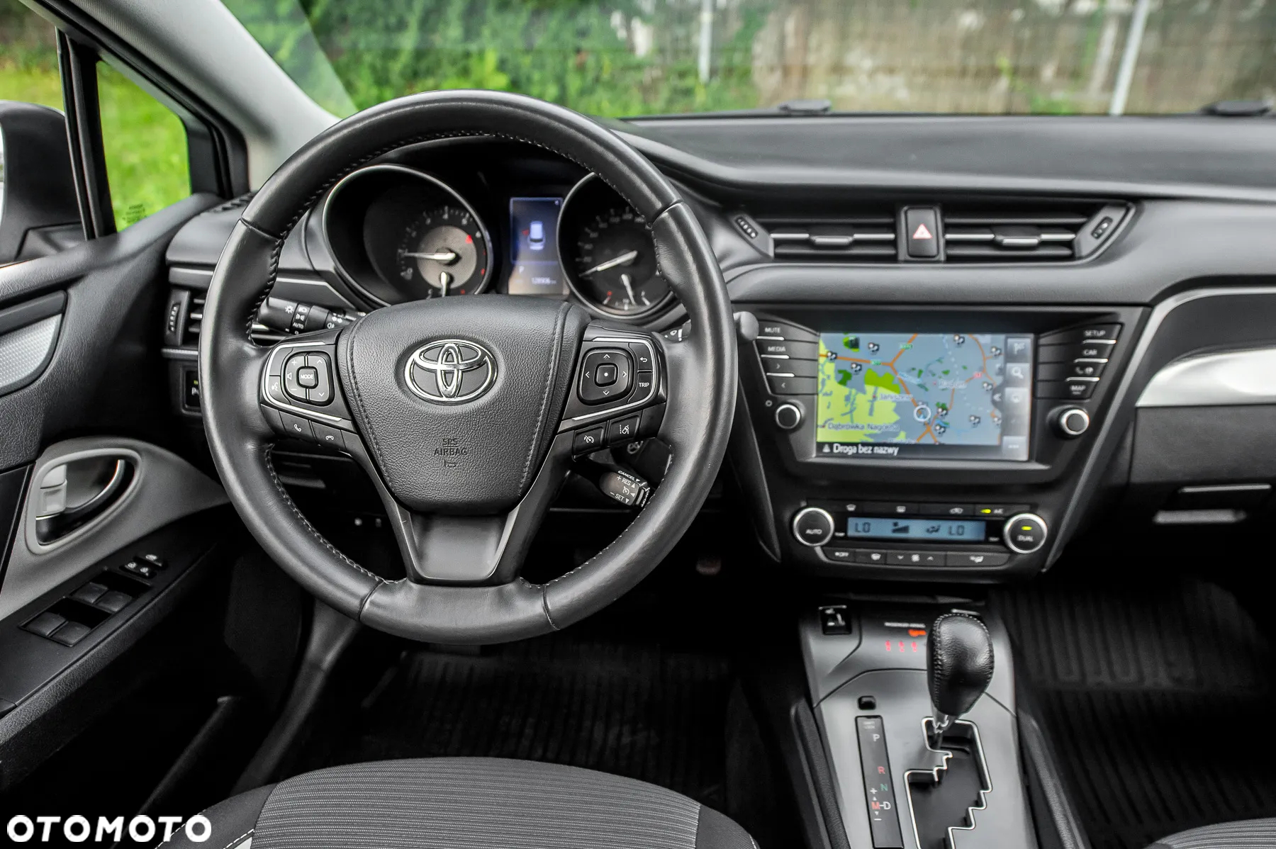 Toyota Avensis 1.8 Premium MS - 27