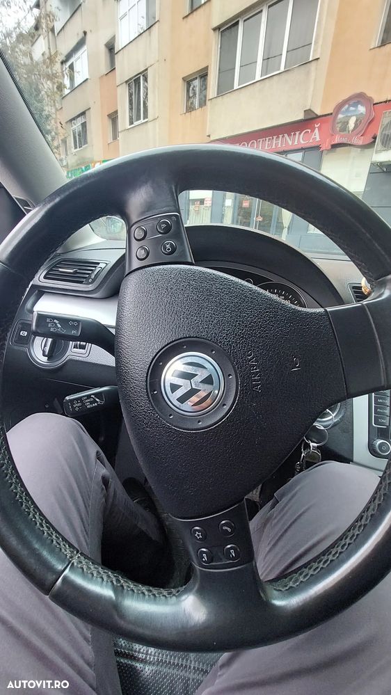 Volkswagen Passat - 4