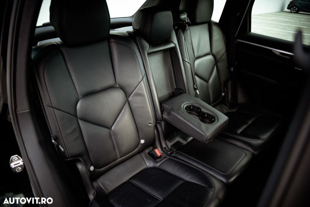 Porsche Cayenne Platinum Edition - 9