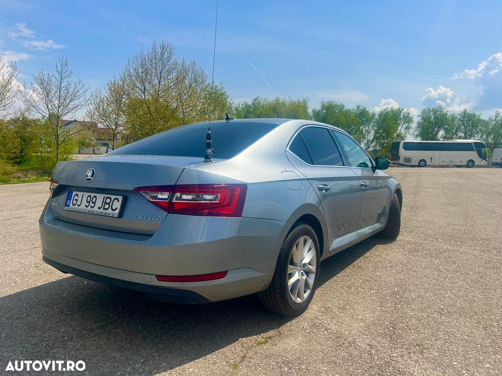 Skoda Superb 2.0 TDI DSG Style - 4
