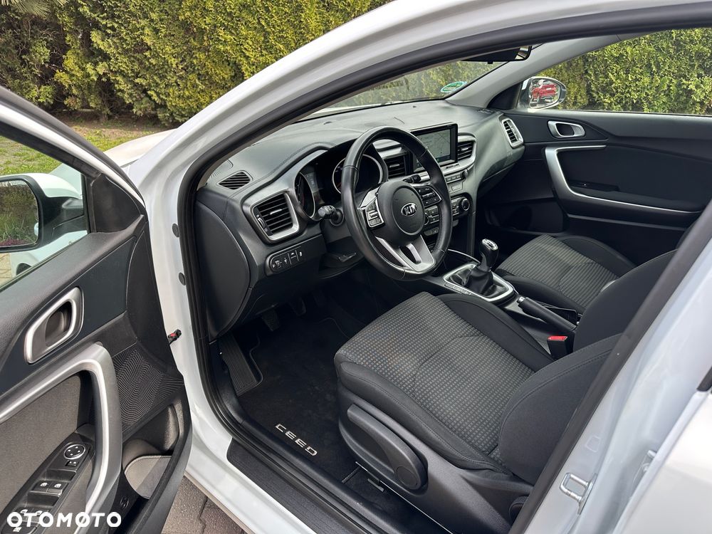 Kia Ceed 1.4 L Business Line Plus - 38