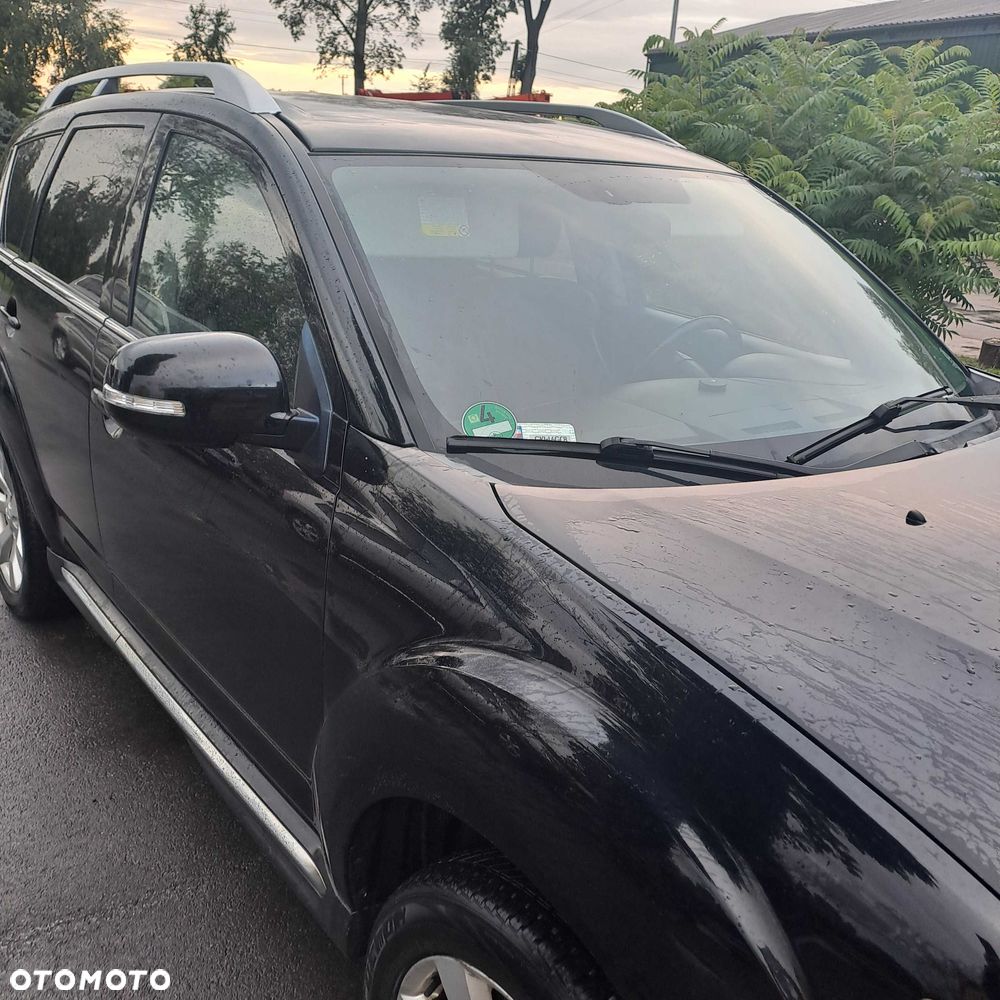 Mitsubishi Outlander - 2