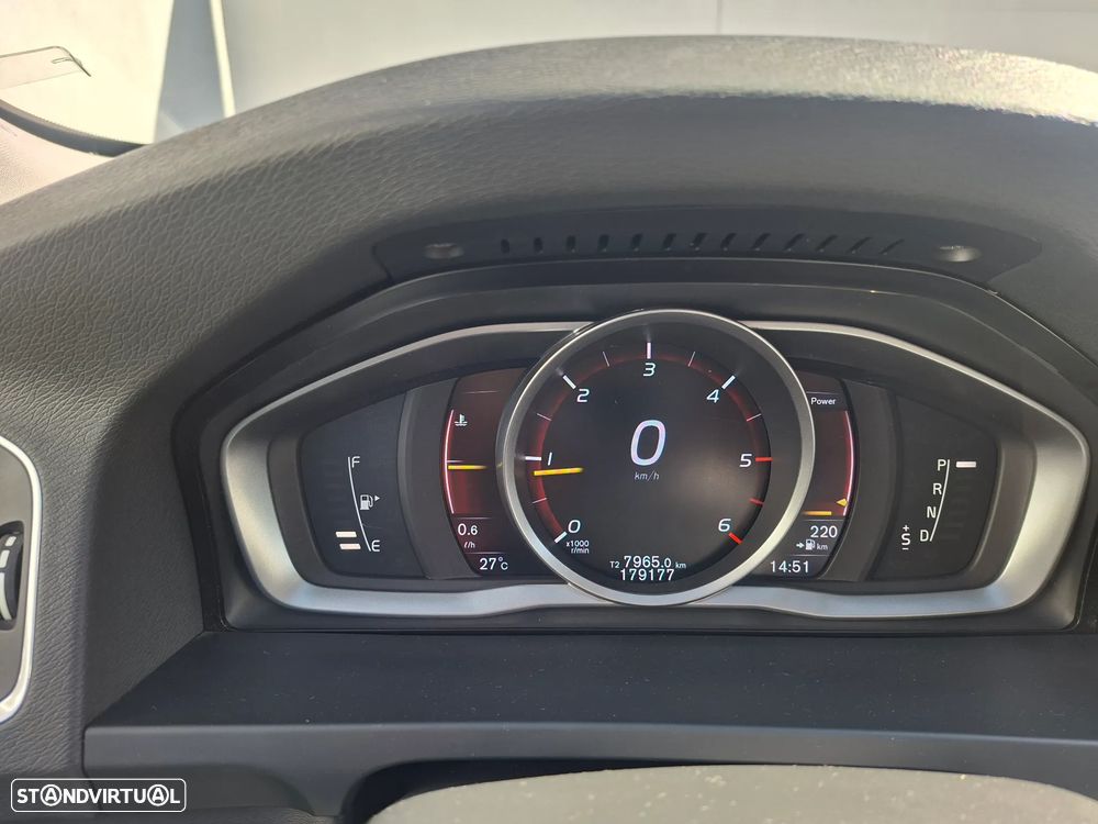 Volvo V60 Cross Country - 16