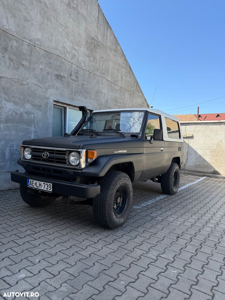 Toyota Land Cruiser - 2