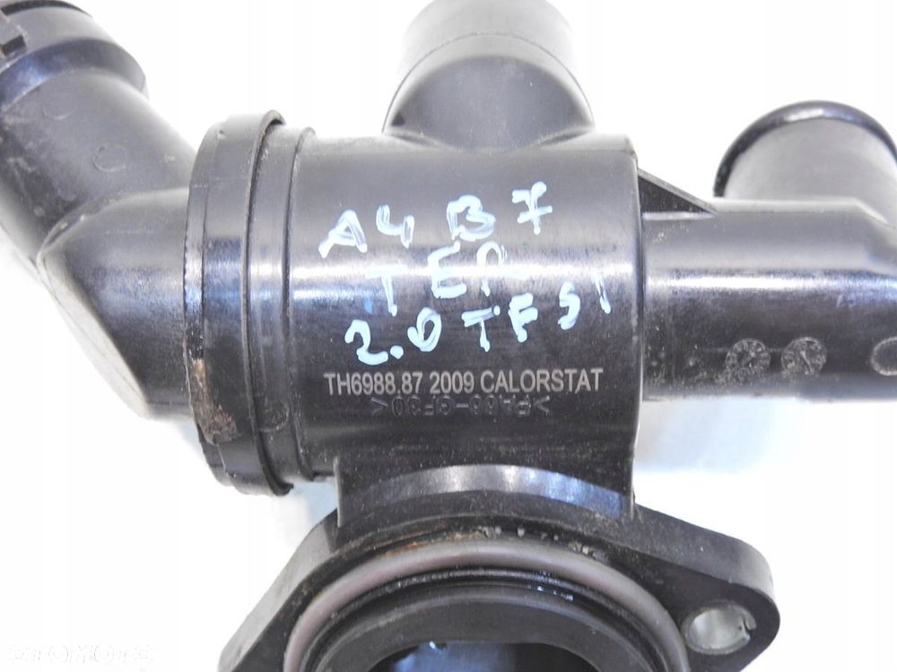 OBUDOWA TERMOSTATU AUDI A4 B7 2.0 TFSI - 2