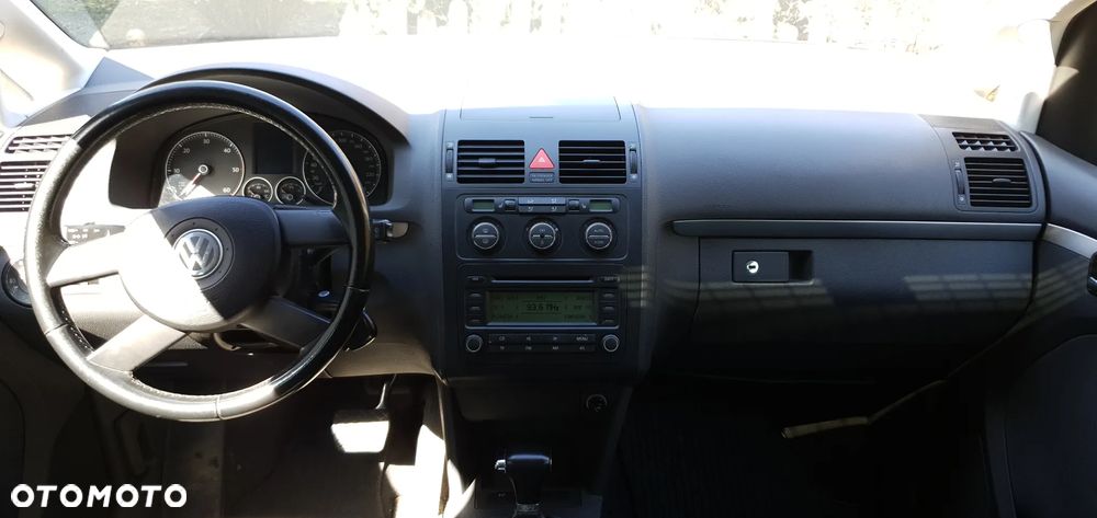 Volkswagen Touran 2.0 TDI Highline DSG - 9