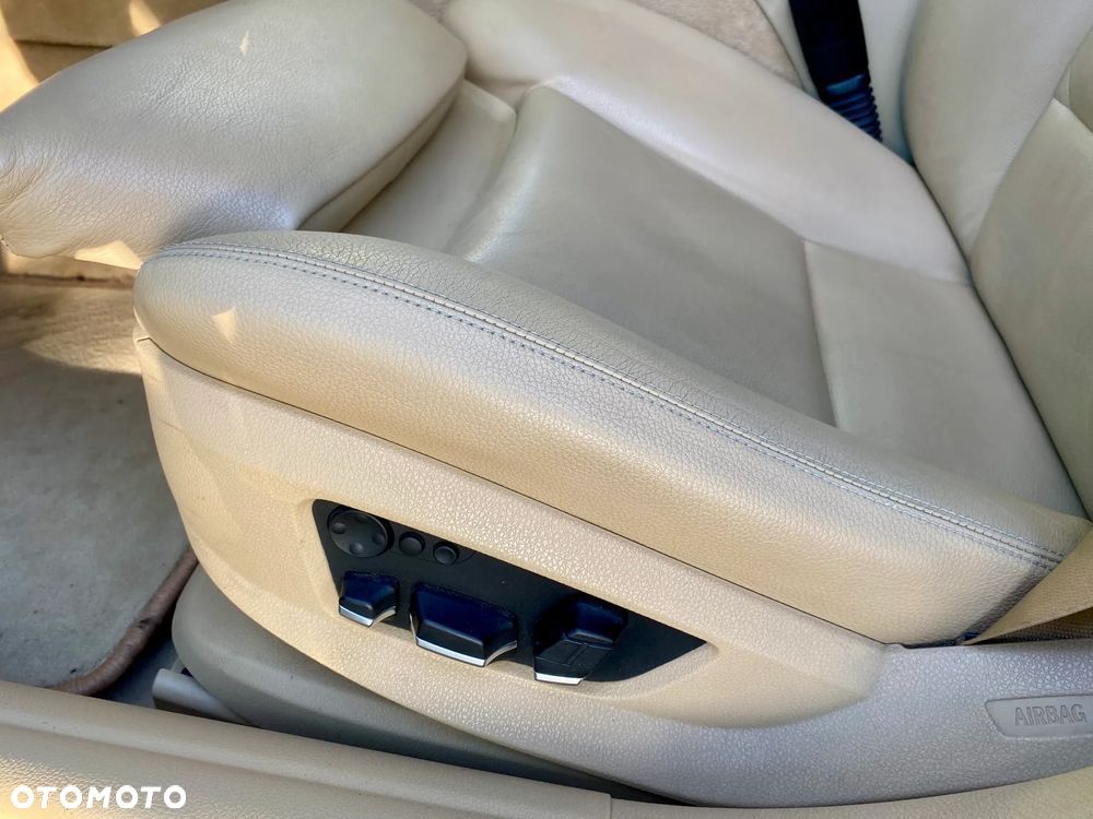 BMW Seria 5 528i Luxury Line - 12