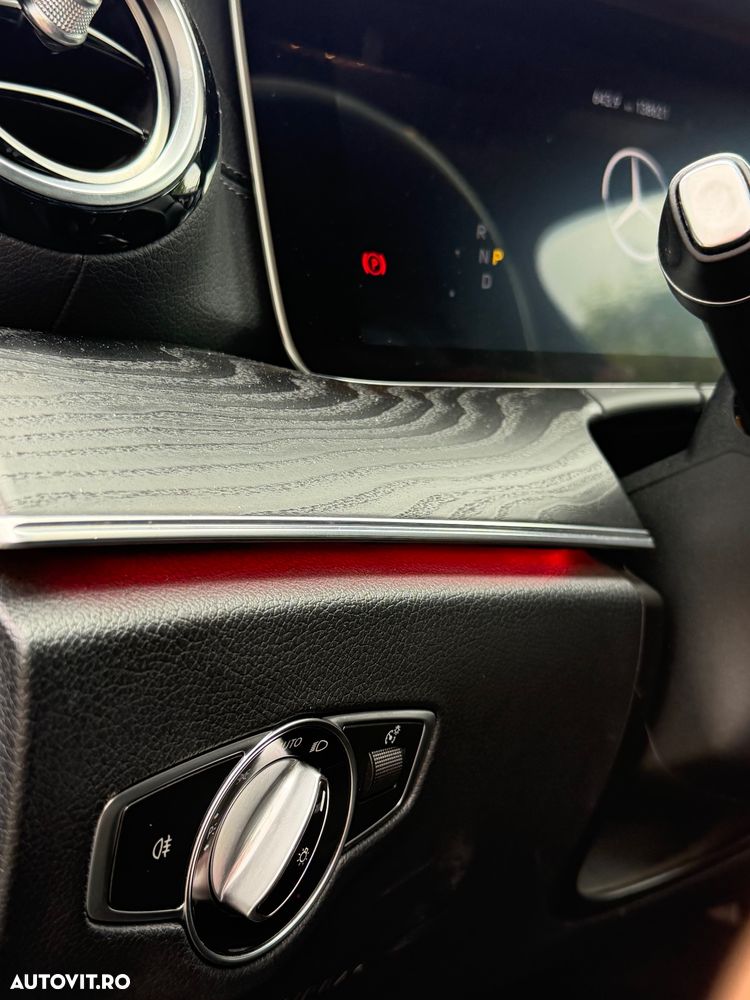 Mercedes-Benz E 200 4MATIC MHEV - 27