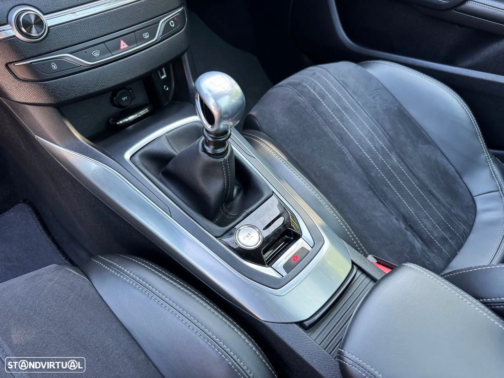 Peugeot 308 1.2 PureTech Allure Full LED - 30