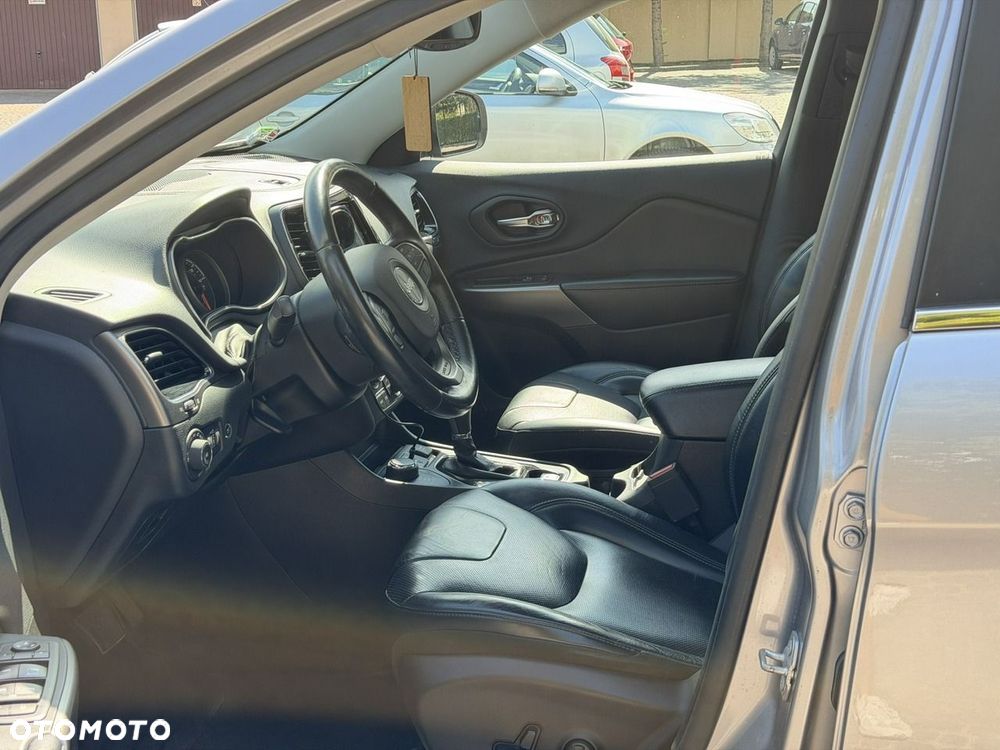 Jeep Cherokee - 19