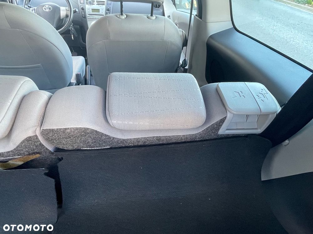 Toyota Yaris - 4