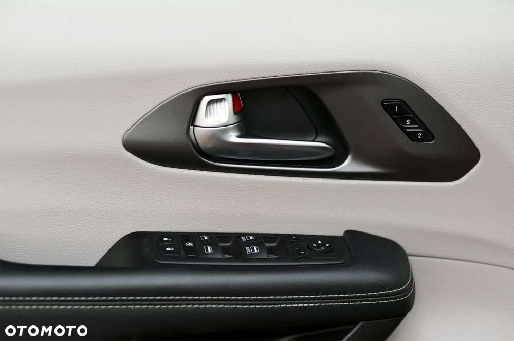 Chrysler Pacifica - 15