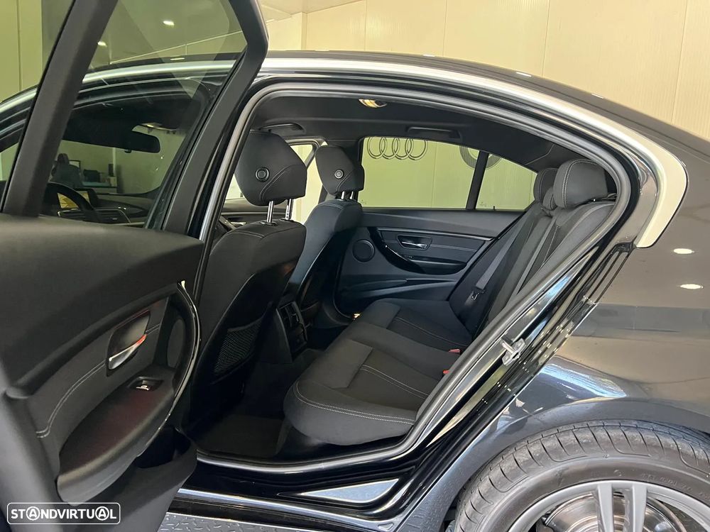 BMW 320 d Auto - 12