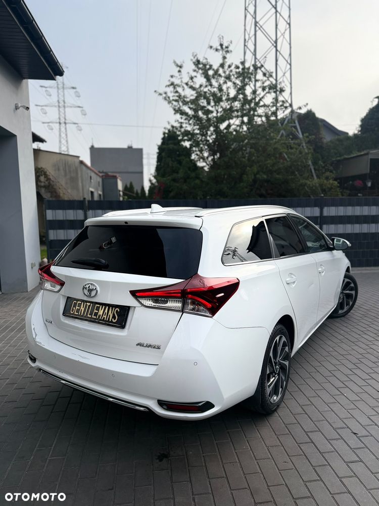 Toyota Auris 2015 photo 4