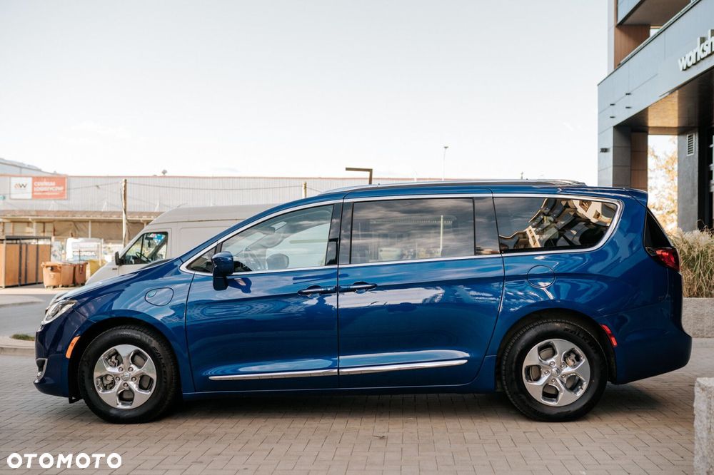Chrysler Pacifica - 8