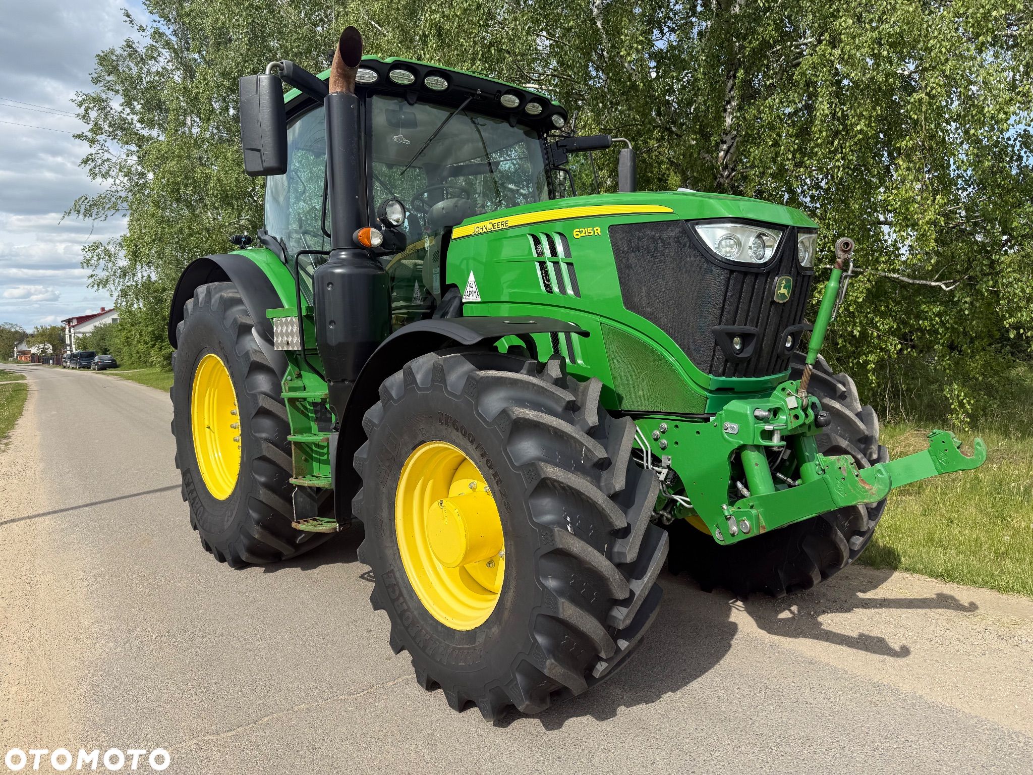 John Deere 6215R - 1